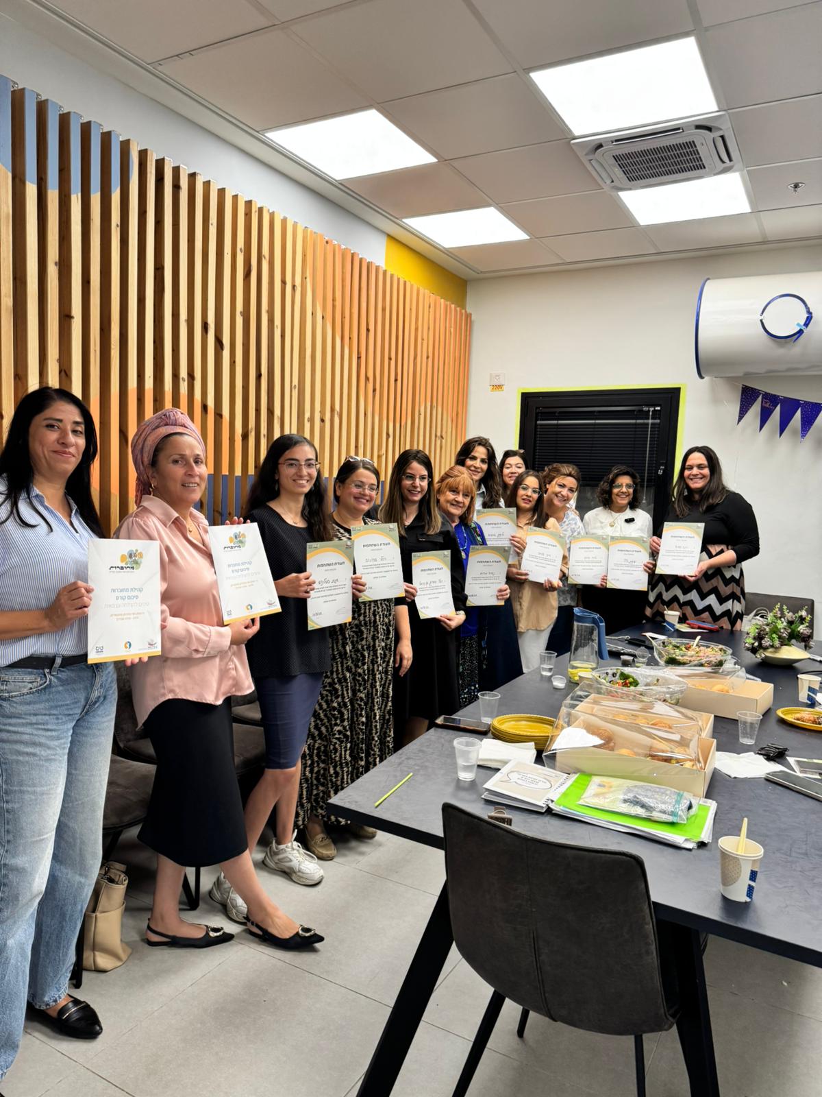 בנות המחזור הראשון של קורס קהילת מחוברות