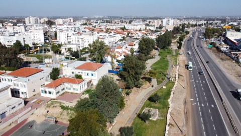 טיילת על שם יצחק שמיר.jpeg