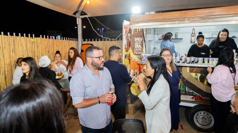 פרופסור יפעת ביטון עם מנכל העירייה יוסף כהן.jpg