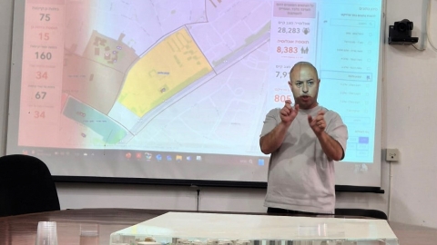 מנהל_התחדשות_עירונית_שנאור_קטש_בהצגת_התוכנית.jpeg
