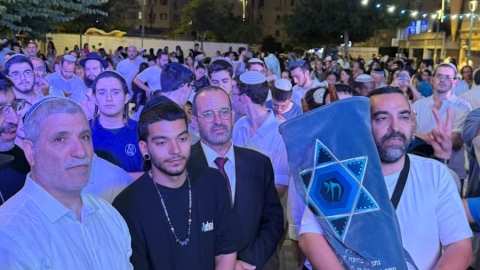 מרגש: יוסף חיים אוחנה שוחרר מהשבי ורקד בהקפות השניות בקריית מלאכי